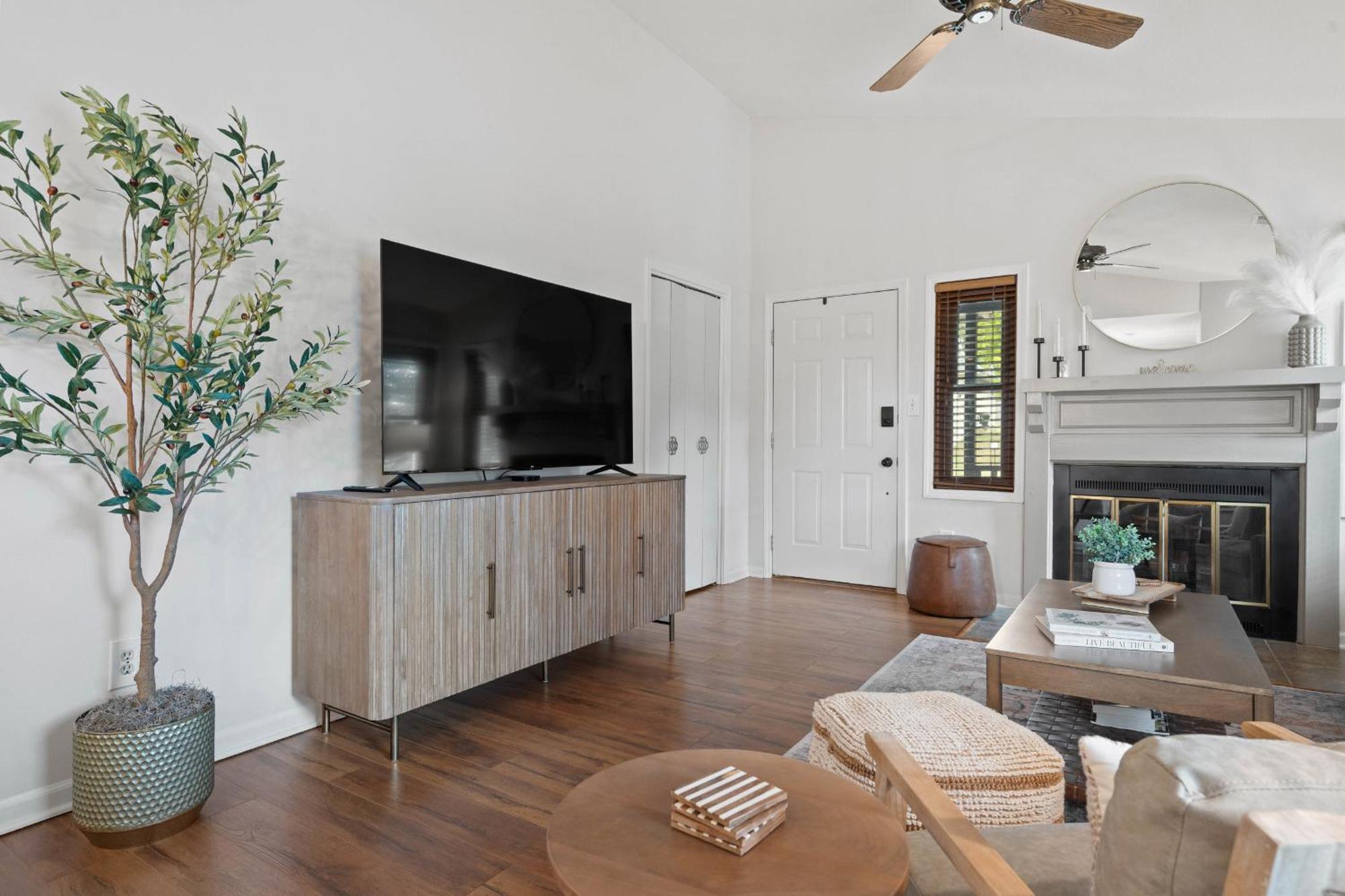 1 5 Miles To Mizzou ~ Spacious & Updated Home~ كولومبيا المظهر الخارجي الصورة